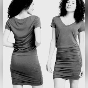 PraNa Gray Dress Medium V-neck Ruching Details on Bottom Excellent Flattering ✔